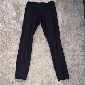 plain black lululemon leggings...mid rise